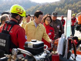 이재명 대통령, 산불진화 관·군 합동훈련 점검 및 동해안 산불지역 시찰 기사 이미지